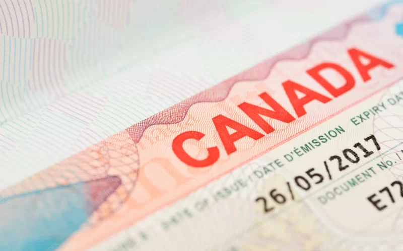 CUAET уряд Канади продовжив программу за допомогою якої українці в прикоренному порядку можуть отримати канадську візу безкоштовно