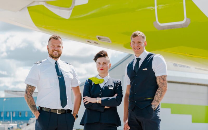 airBaltic разрешила тату и пирсинг бортпроводникам