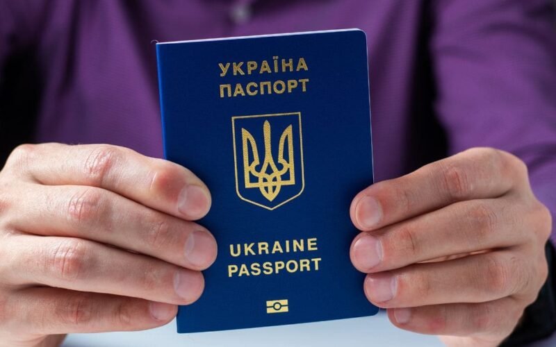 Тепер українці можуть оформити паспорти у Кельні 