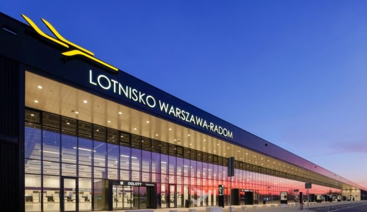 Під Варшавою відкрили новий аеропорт "Варшава-Радом"