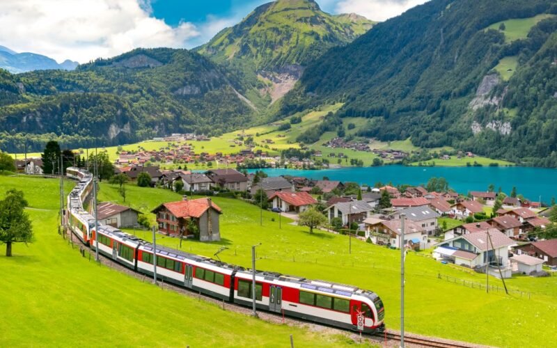 Швейцарія запускає три нові залізничні проїзні для молоді до 25 років