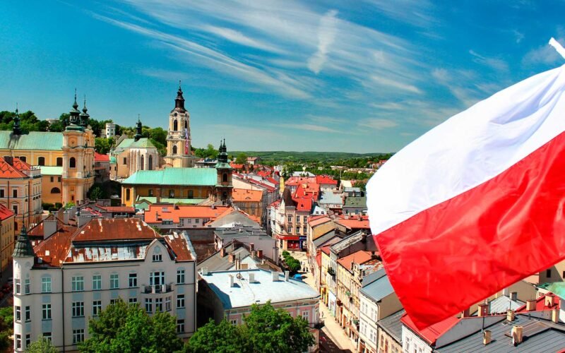 В Польше принят закон об ограничении помощи для украинских беженцев