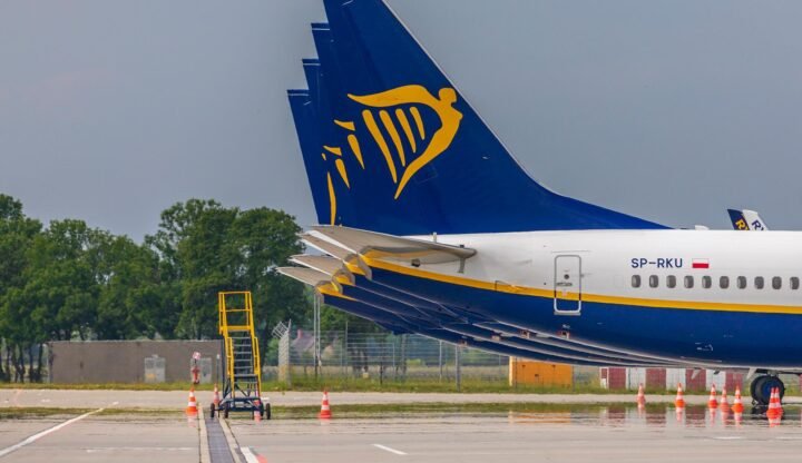 Ryanair расширяет сеть полетов по новым маршрутам до популярных направлений