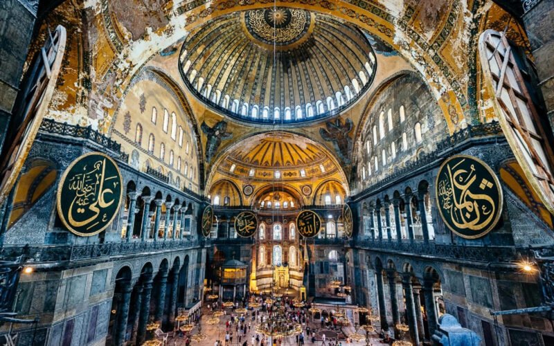 Вход в мечеть Айя-София в Стамбуле станет платным