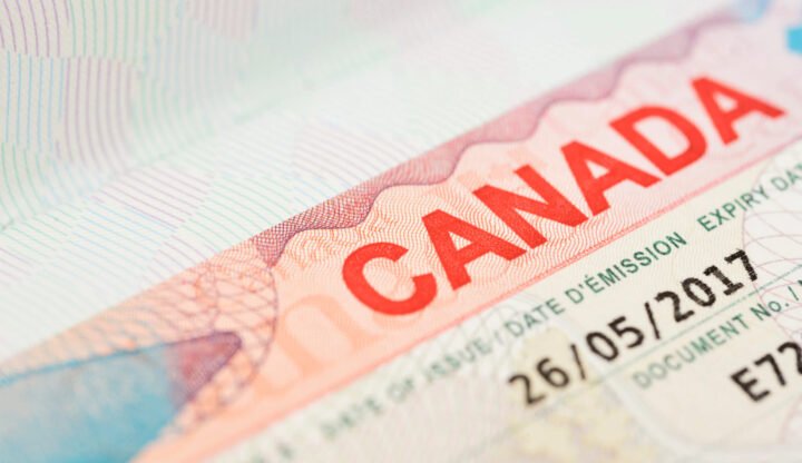 Канада готовится принять еще 90 000 украинских беженцев до окончания визы CUAET