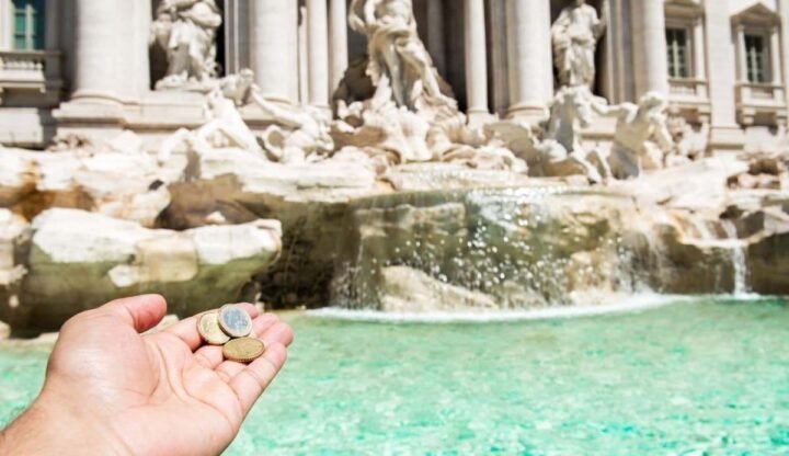 Рекордный год для фонтана Треви: 1,6 млн евро набросали туристы в 2023 году