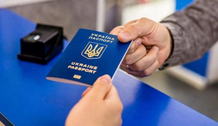Заборона на отримання закордонних паспортів для чоловіків за кордоном. Важливе уточнення!
