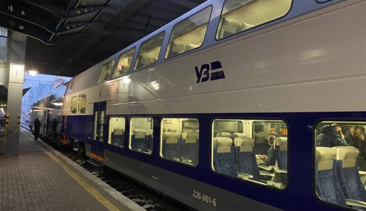 Укрзализныця запускает дополнительный двухэтажный поезд Киев — Львов